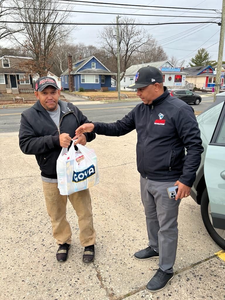 Alcance comunitario en las calles de Sicklerville · Street outreach in Sicklerville