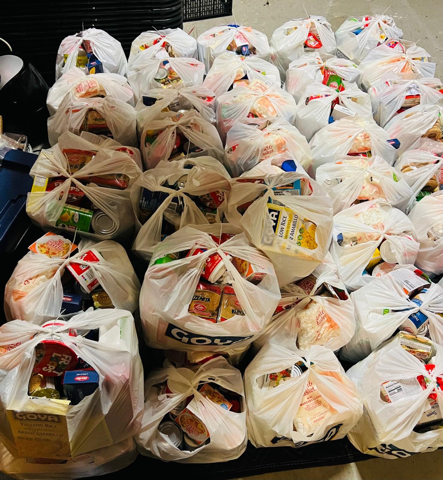 Despensa de alimentos: bolsas de comida preparadas para las familias de Sicklerville